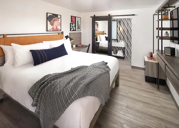 Hotel Voco The Tuxon By Ihg 4*